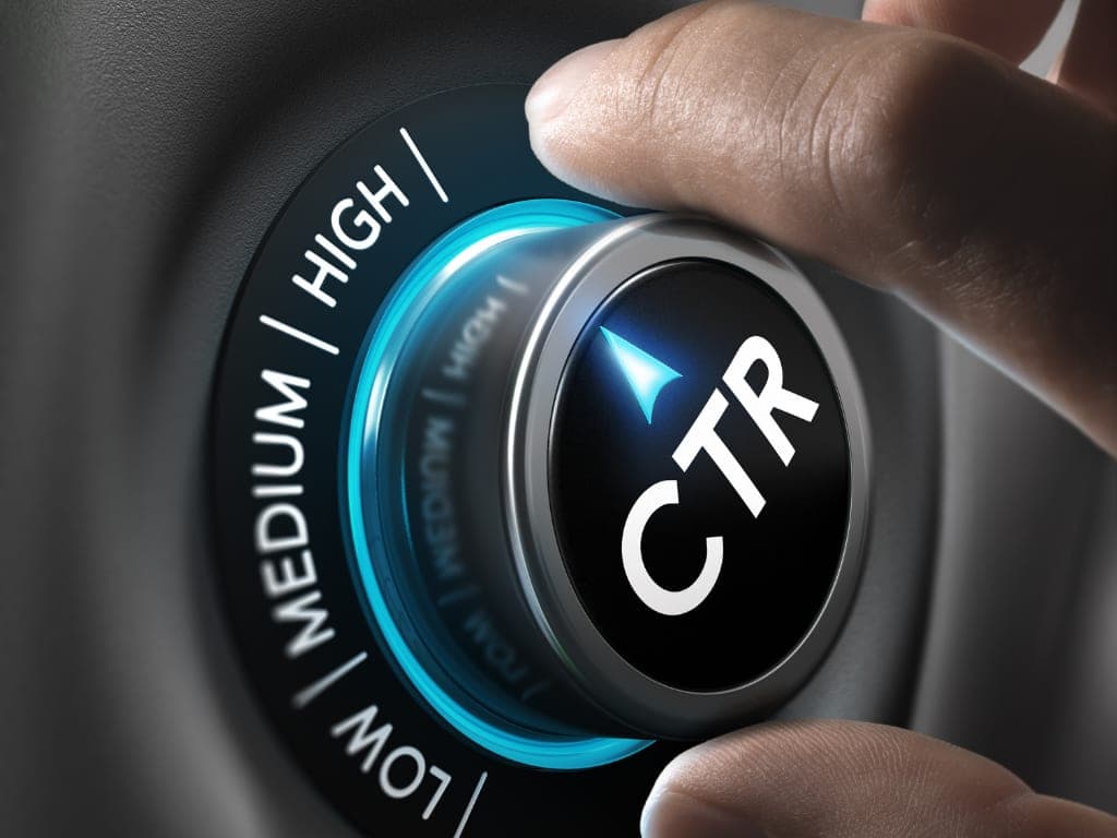 CTR, of Click-through Rate, is de sleutel tot merkgroei in de digitale wereld. Het meten, optimaliseren en analyseren van CTR is essentieel om meer websiteverkeer, betrokkenheid en conversies te genereren. Door de juiste strategieën toe te passen, zoals overtuigende kopie, visuele aantrekkelijkheid en doelgroepgerichtheid, kun je jouw CTR verhogen. Blijf alert op veranderingen en pas je aan voor blijvend succes. Maak van jouw merk een stralend succesverhaal met CTR als brandstof!